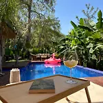 Metavilla Villa *